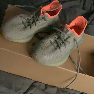 Yeezy Boost 350 gym shoe